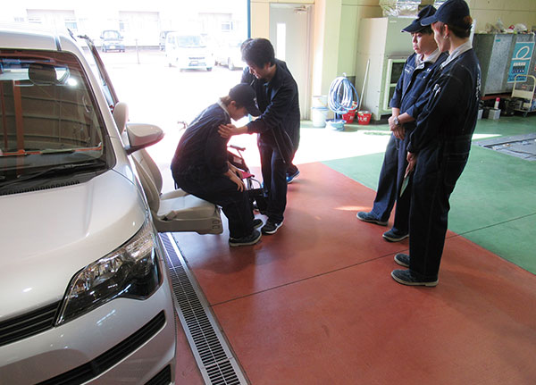 福祉車両の乗降実習