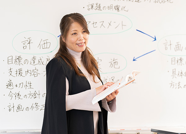 学科長 窪田 真由美 先生 