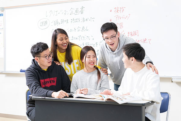 外国人留学生を受け入れています